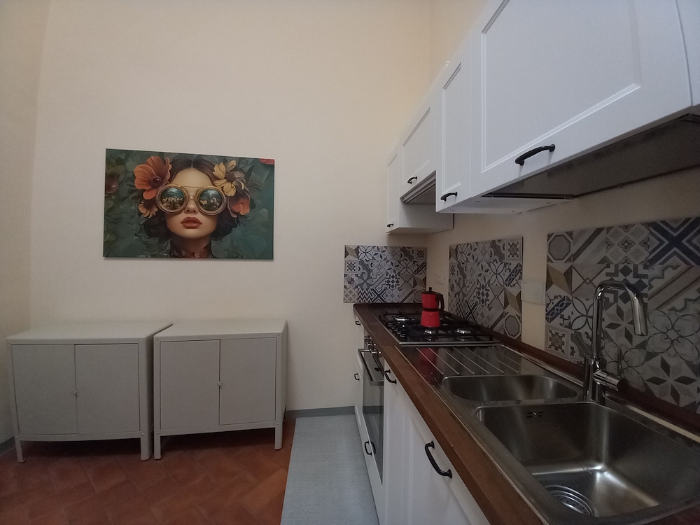 Moro in Firenze With 4 Bedrooms and 2 Bathrooms