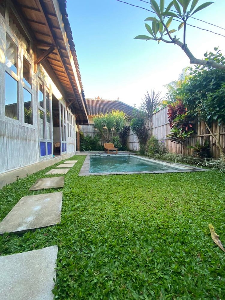 Sarini Villas view 5