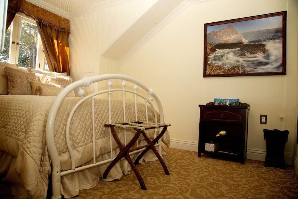 Monarch Cove Inn
