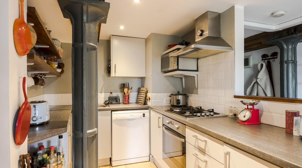 Stunning 2-bed Converted Warehouse - Sleeps 4 photo 5