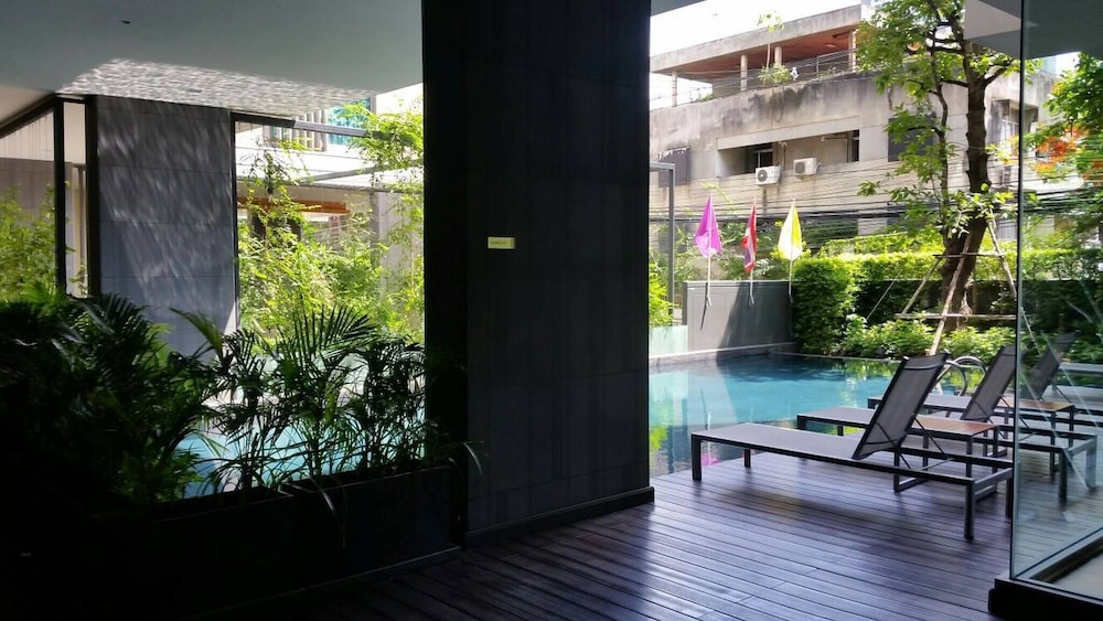 S39- 1 Bedroom Downtown Apt With Balcony and Pool