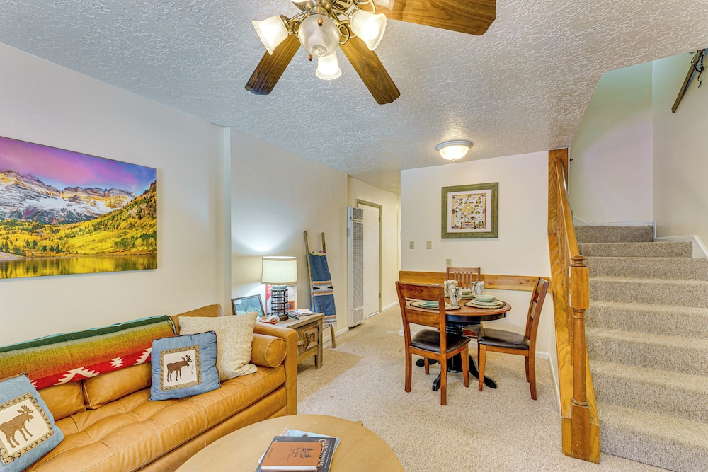 Bike, Hike & Ski: Creek-view Condo in Red River!