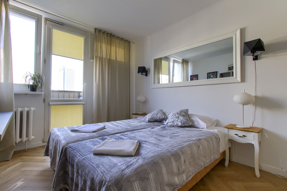 UNIT Warszawa Centrum Room by Metro Rondo ONZ