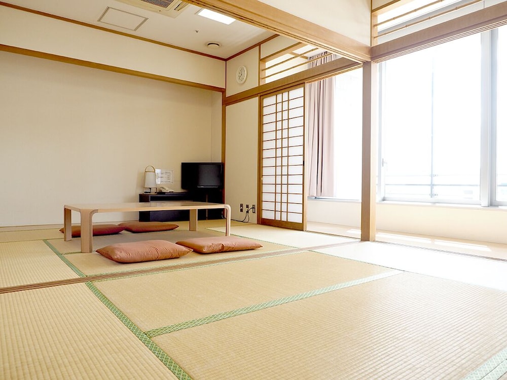 Shin-Osaka Youth Hostel