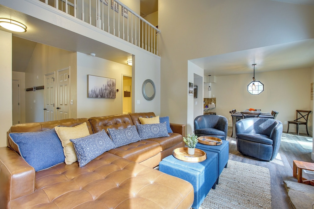 Mtn Views & Canyon Access: Cottonwood Heights Home