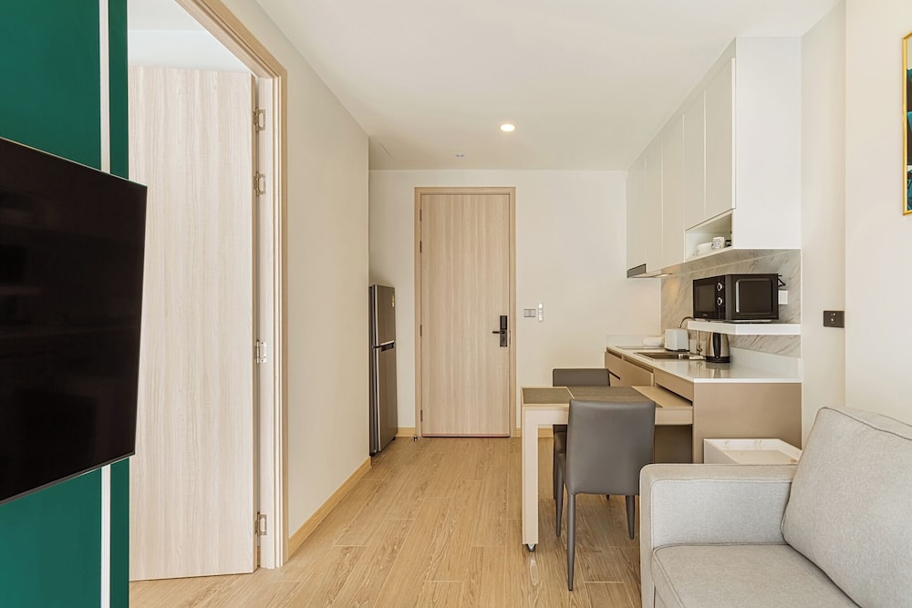 One bedroom Palmetto Condo Karon A 312
