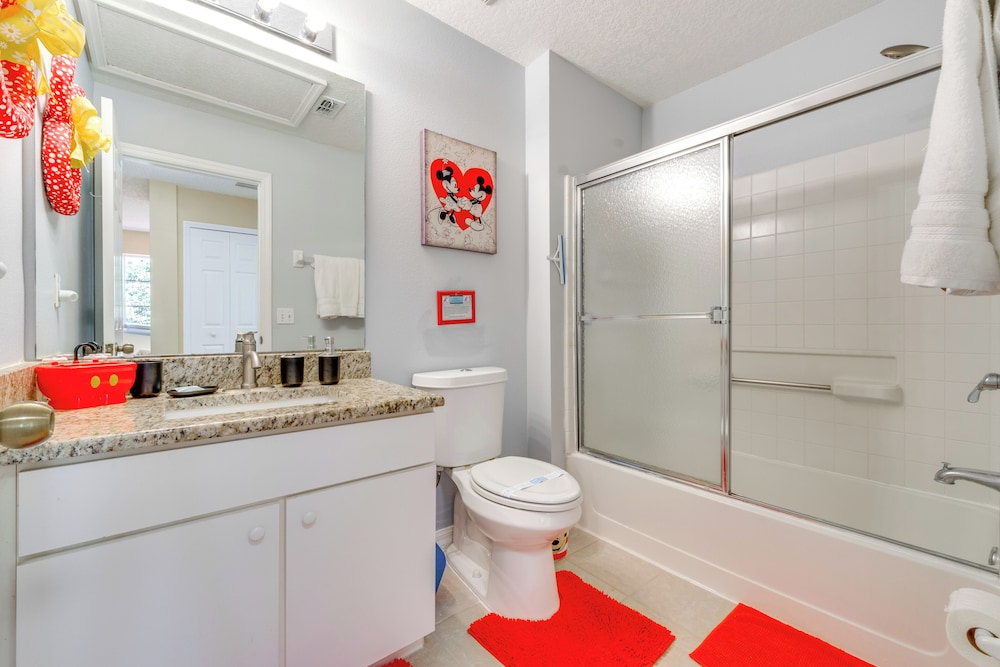 10 Mi to Disney Parks: Resort Retreat w/ Patio