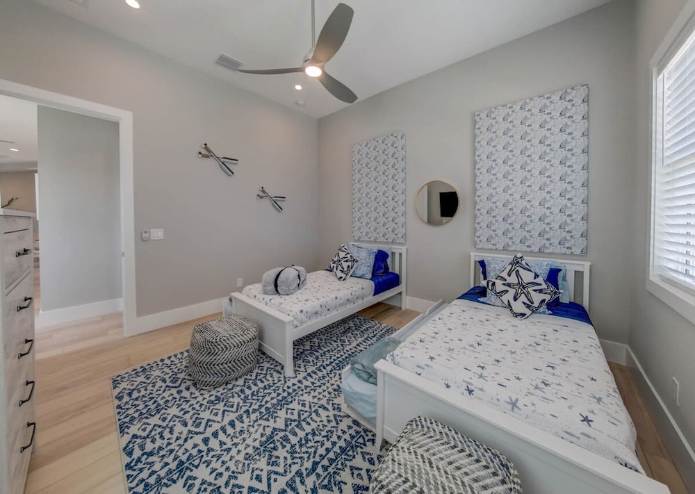 Villa Nautilus Steps Away From the Beach - New Lux 3 Story Pool Hot Tub Home With Elevator