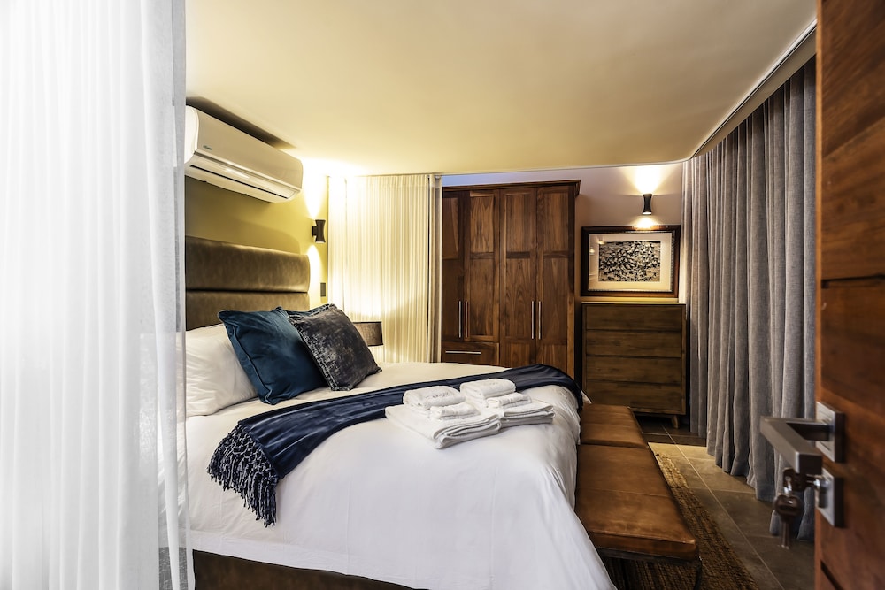Ingwe Lodge view 4