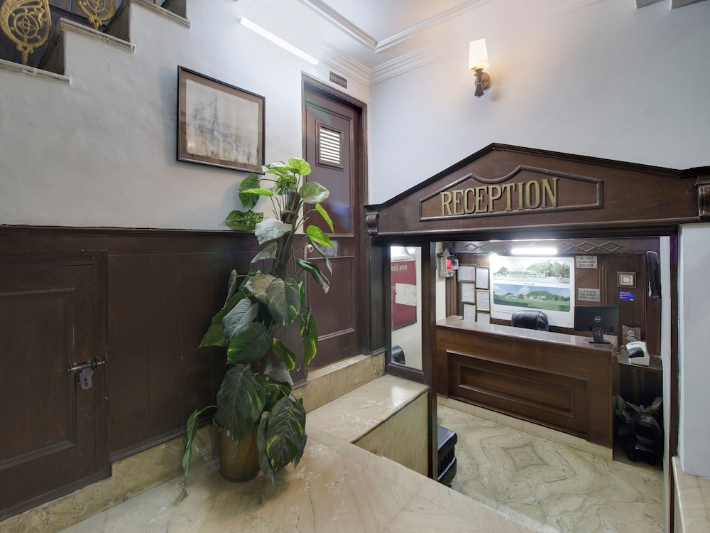 Lobby & Reception
