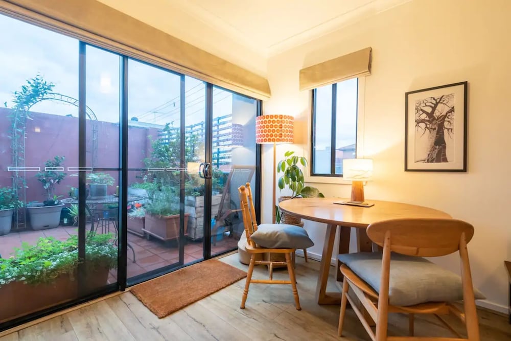Spacious 2 Bedroom Apartment in Brunswick With Patio and Parking view 3