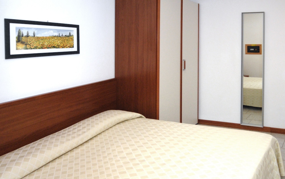 Sunny Beach Getaway for 6 Guests in Bibione view 5