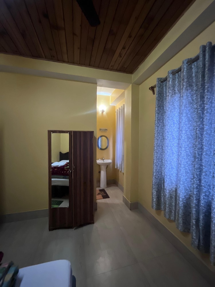 JeeRosh Hotel & Lodge