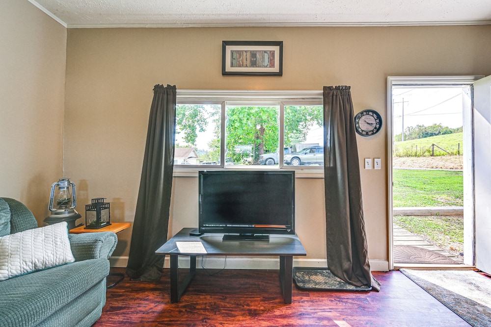 4 Mi to Ohio River: Quiet Guest House w/ Yard!