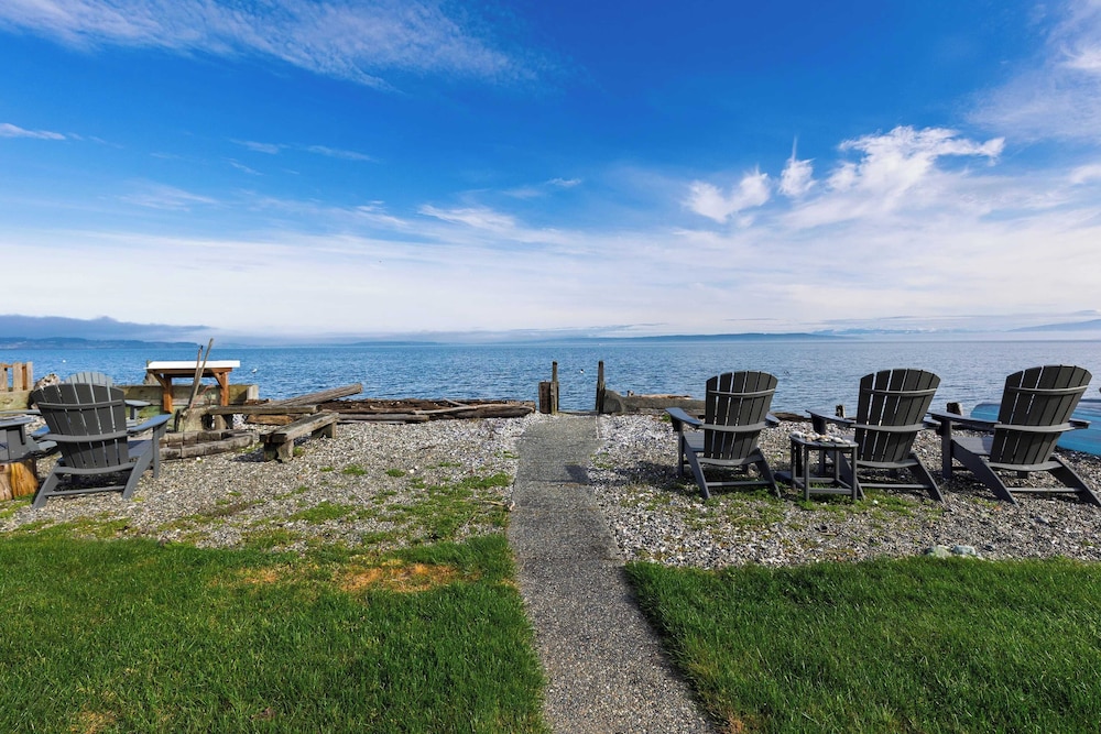 Chic Whidbey Island Waterfront Home w/ Hot Tub, Firepits + Views