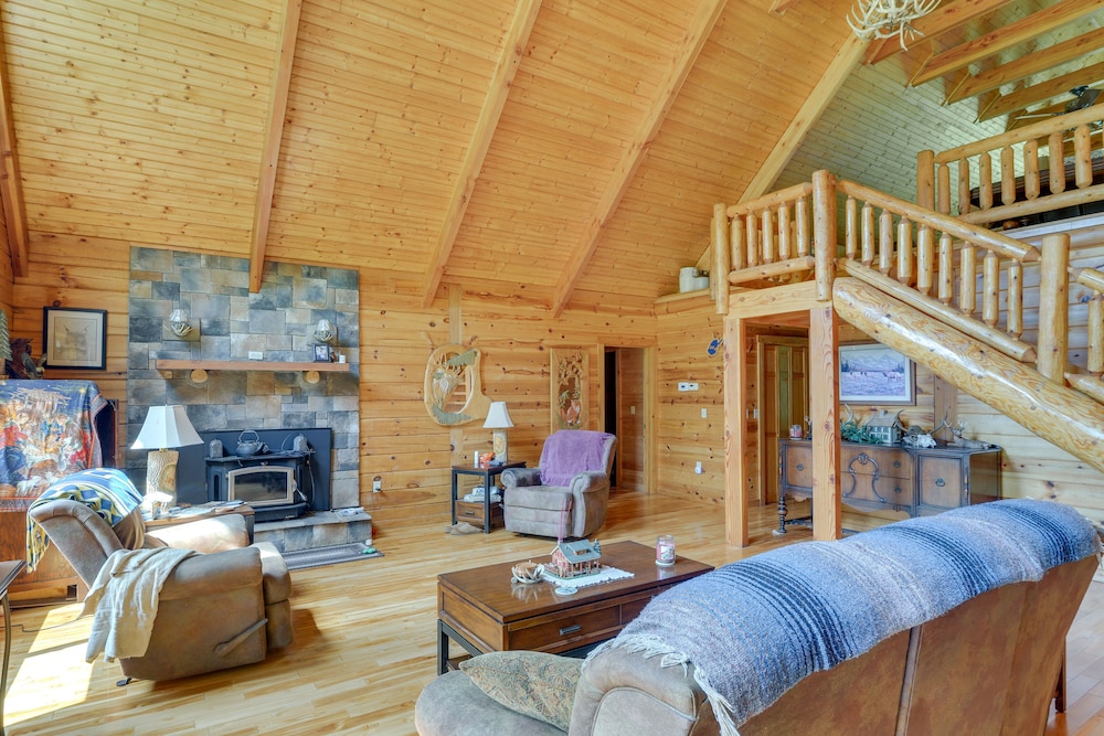 Serene Valley Bend Cabin Rental: 7 Private Acres! view 5