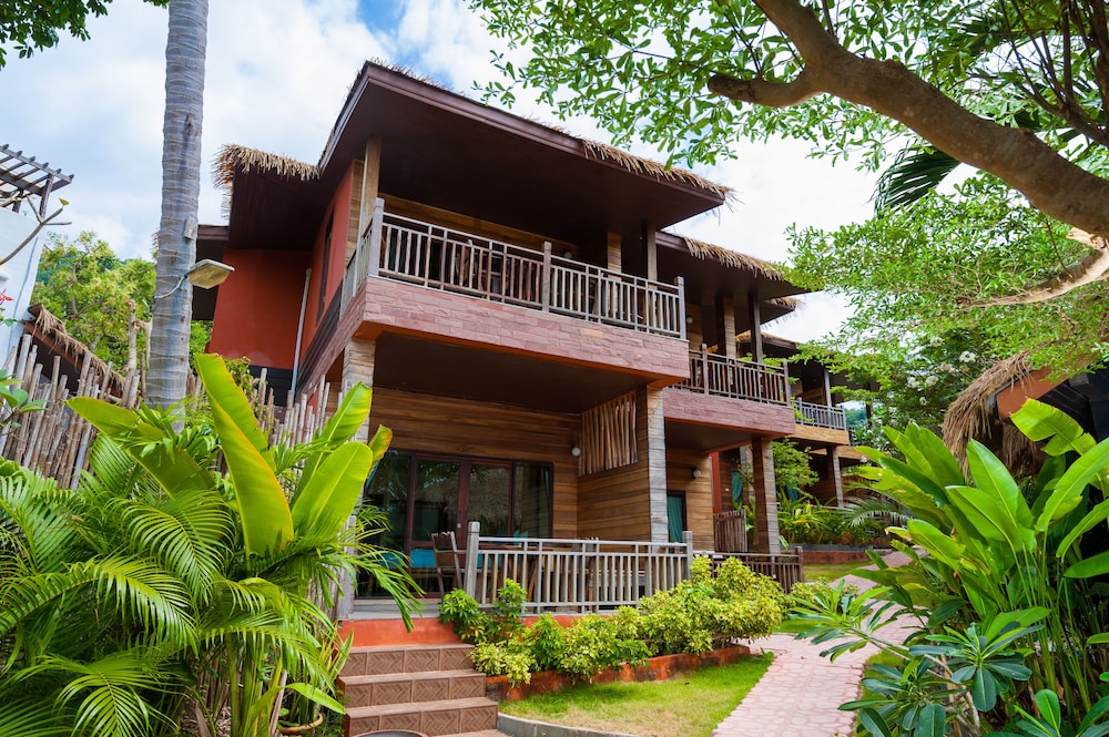 Palm Leaf Resort