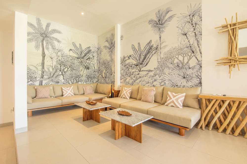 4 Bd Seminyak Retreat, Rice Fields 4 Mins to Beach