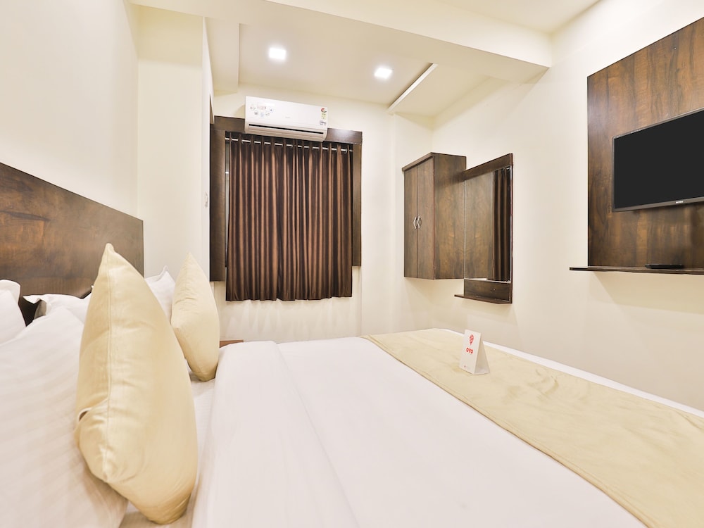 OYO 11072 Hotel Kajri Residency