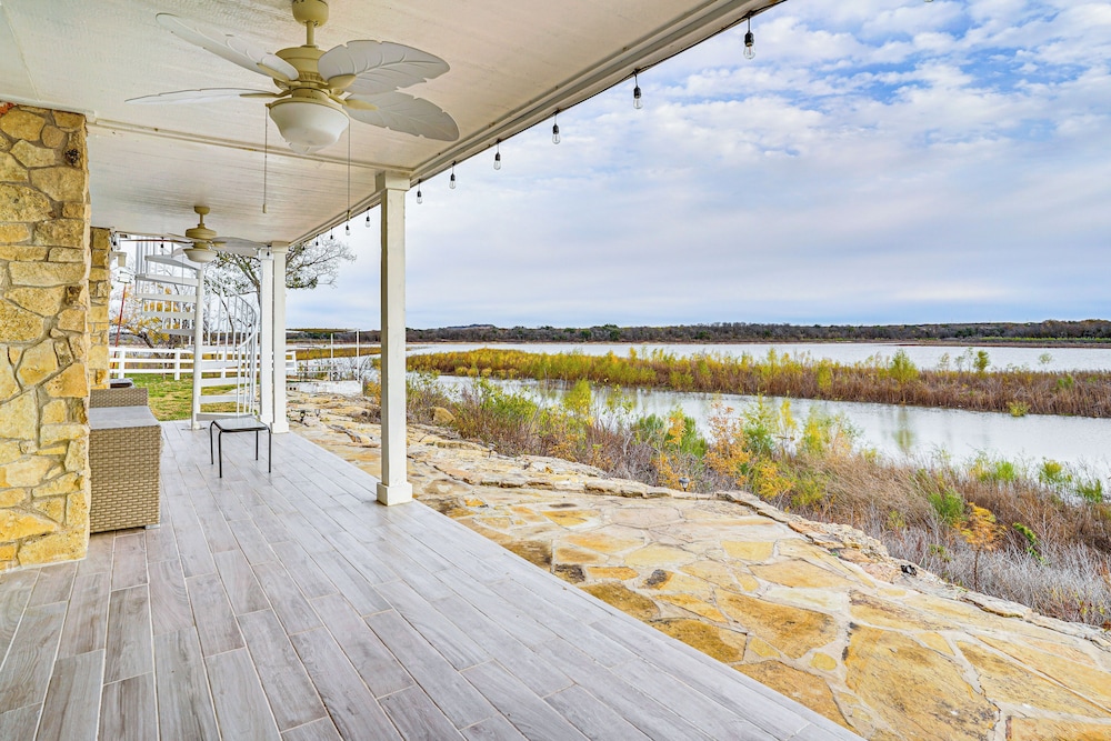 Lakefront Runaway Bay Retreat w/ Private Dock