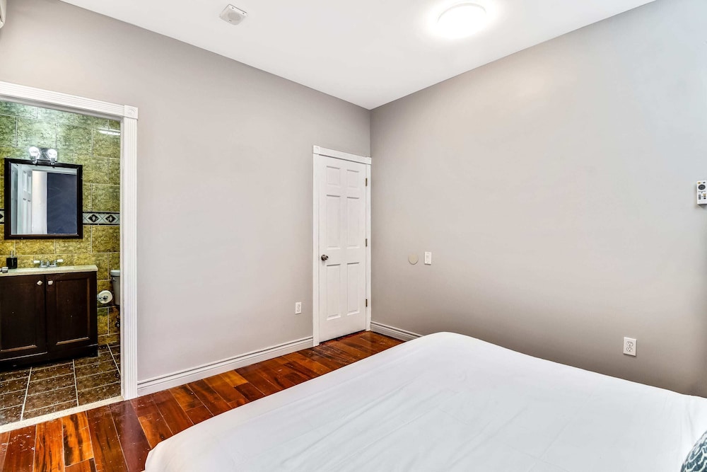 The Penthouse in the Heart of the City With Patio/rooftop view 3