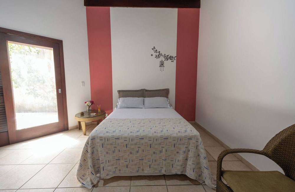 Casa com rea Gourmet e Quintal a 200 m da Praia