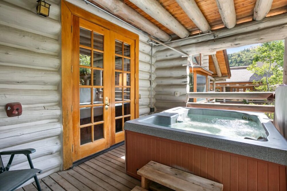 Pine Inn 9 - Two Bedroom with Spa Trail's End Lodge 2 Condo