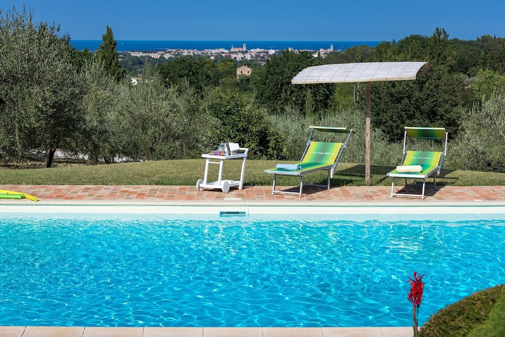 Villa Emilianna 12 2 by Marche Holiday Villas