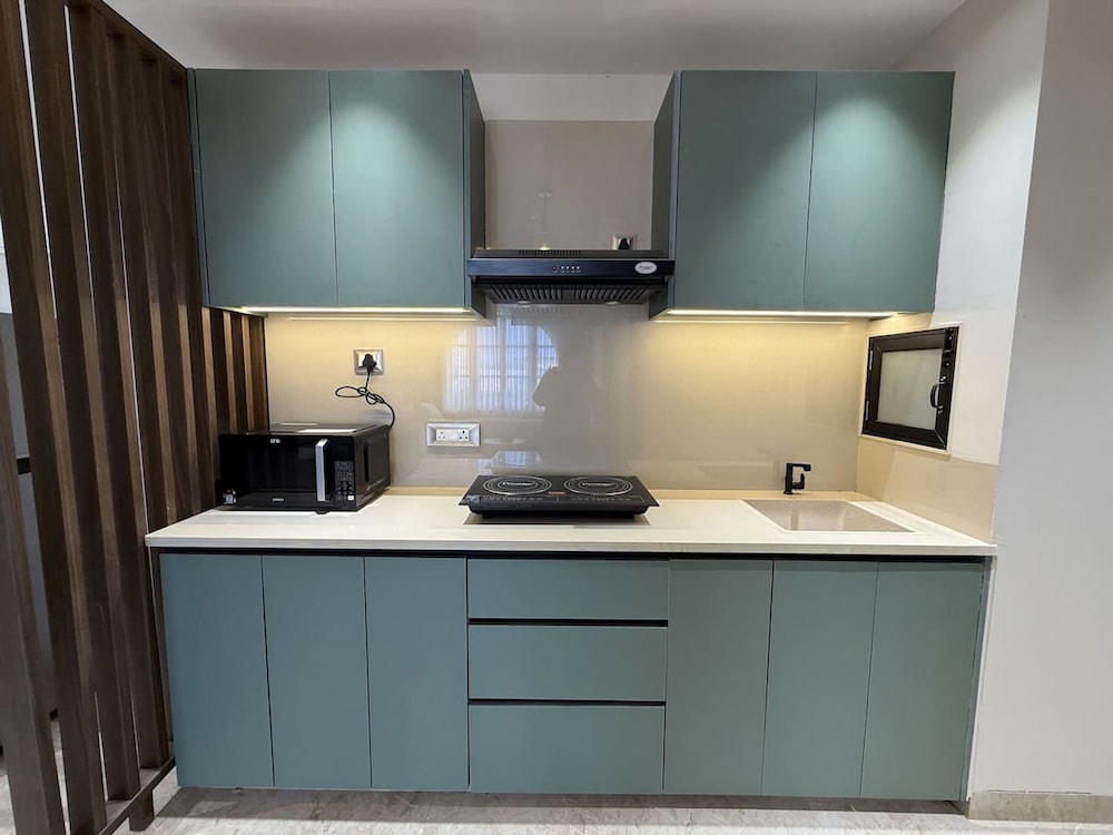 Stylish 1BR With Pool 5 Mins to Candolim Beach