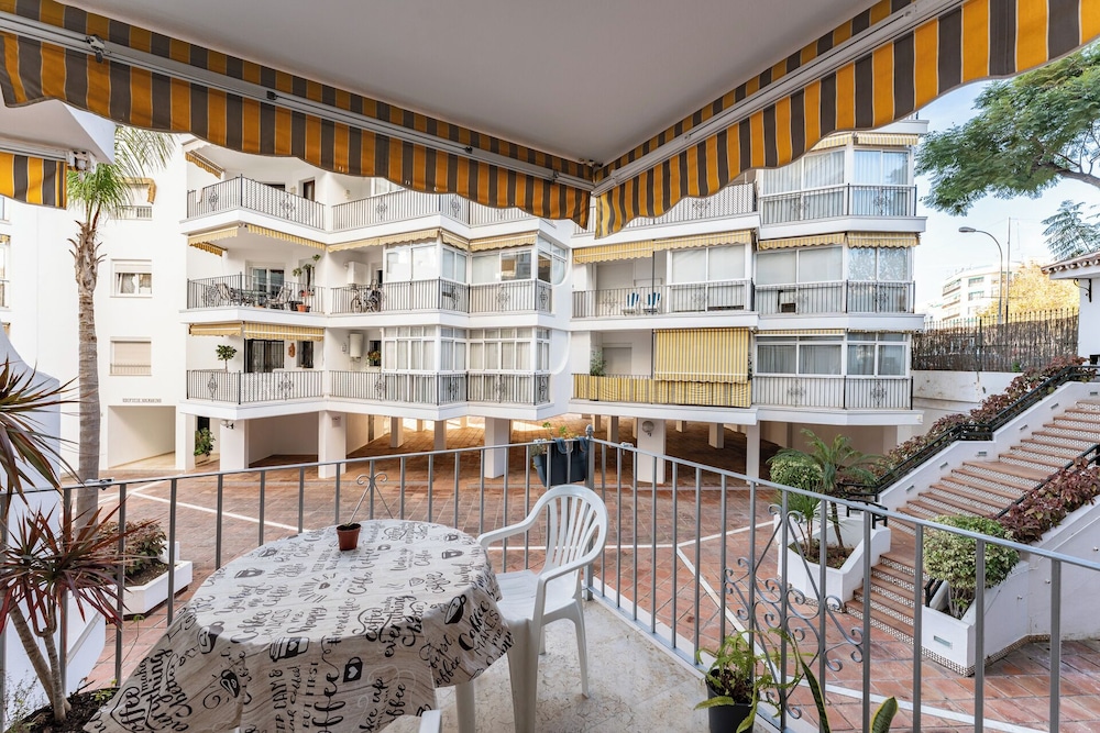 CT 350 - Faro's Marbella Beachapartment