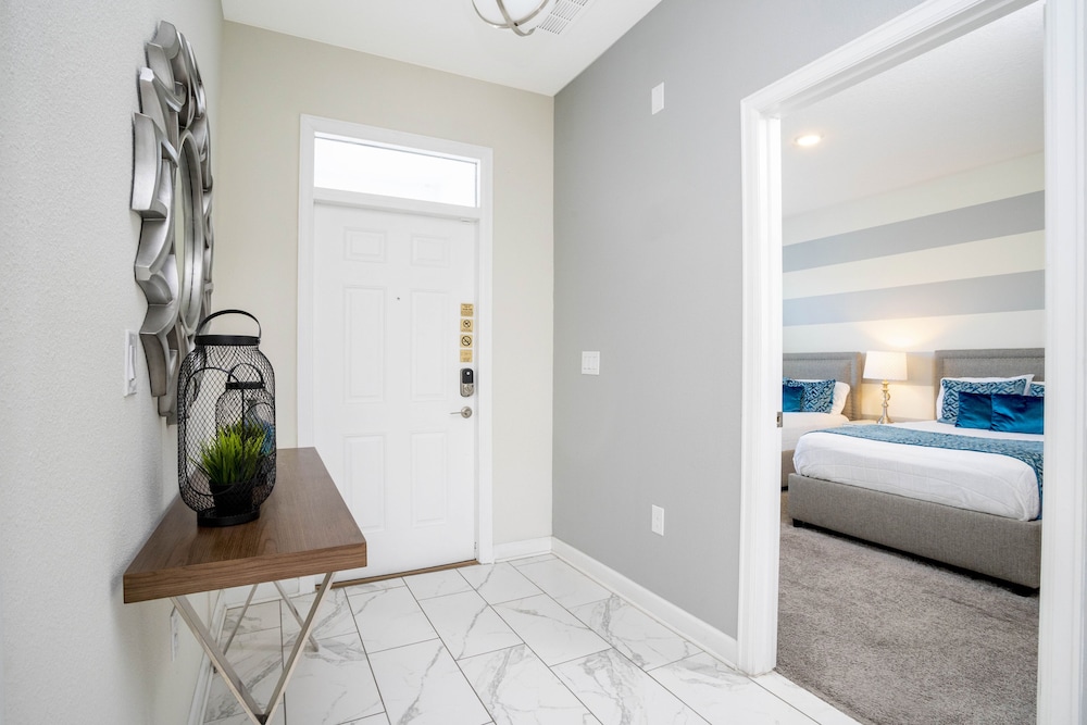 Luxurious Single Family Home w Pool Close to Disney 1568M - Image 2