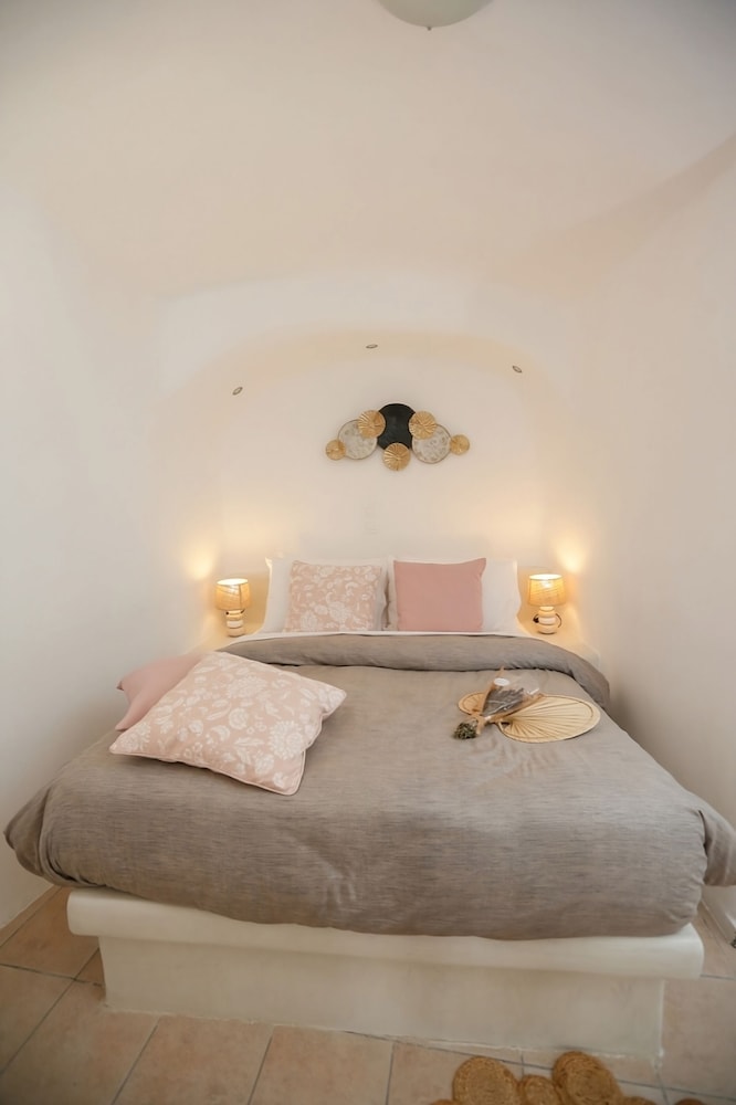 Caldera's Dream Cave House with hot tub photo 2