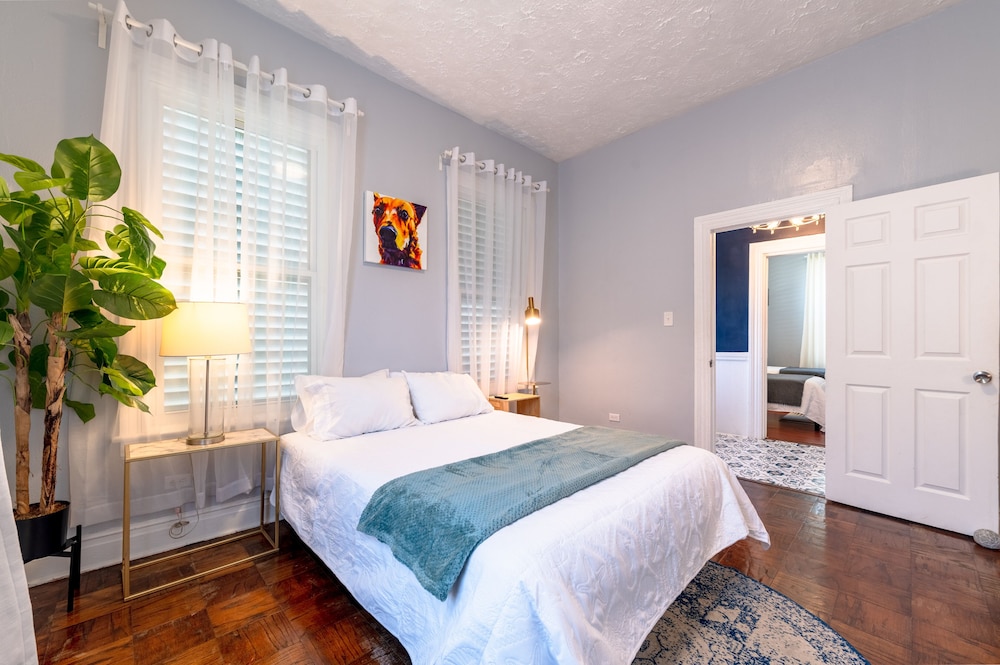 Galveston Victorian - Walk to the Strand & Beach view 2