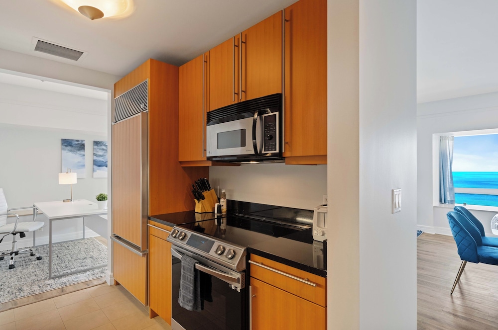 1435 Brickell Ave #3004