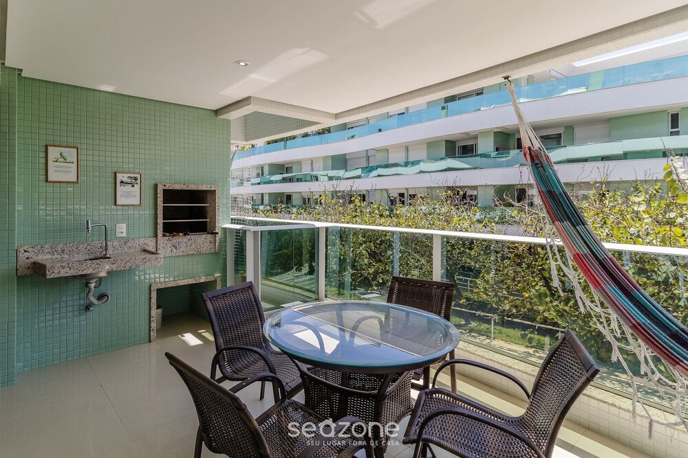 Apart in Cond. w/ Access to Beach and Pool Ave0232