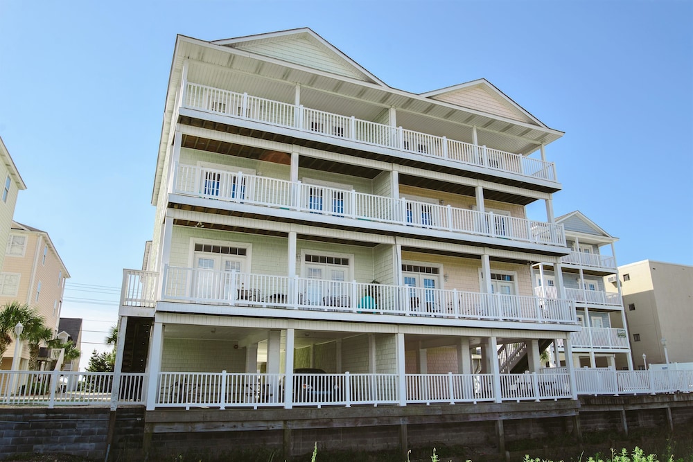 Grand Cayman B Holiday Home 8 bedroom By Affordable Large Properties