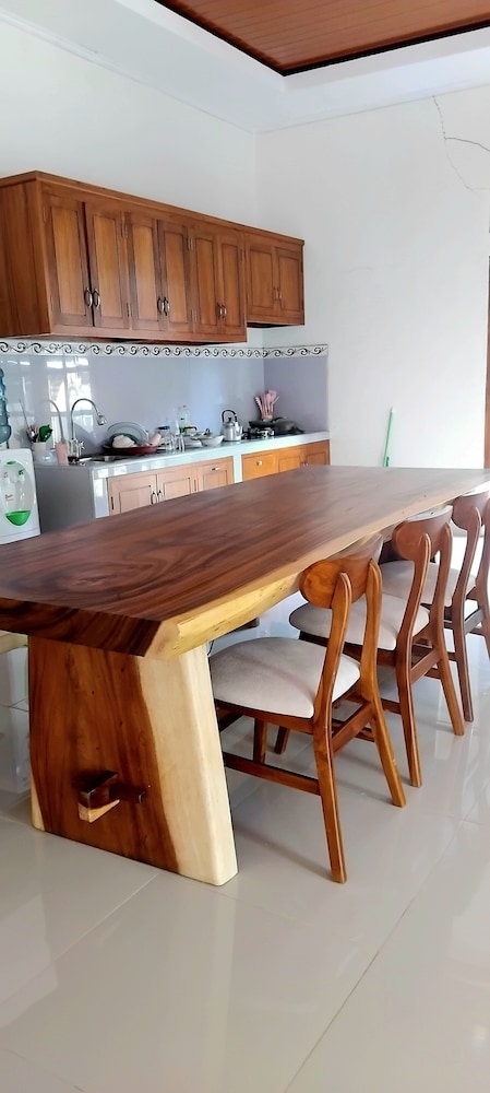 Amini Guest House