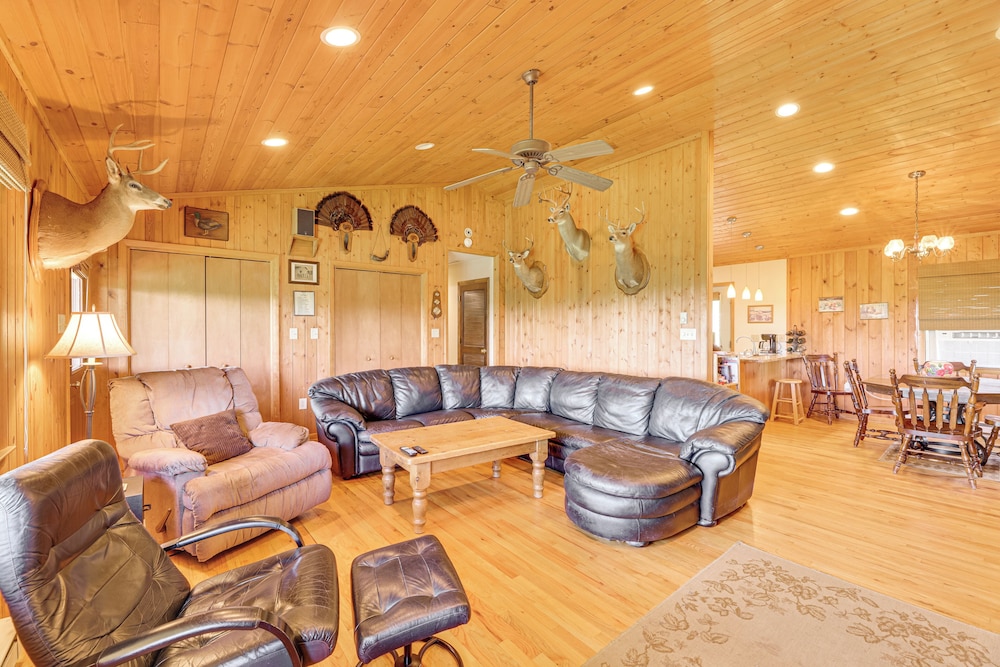 Fish, Hike, Hunt: Secluded Cabin in Doe Hill! view 3