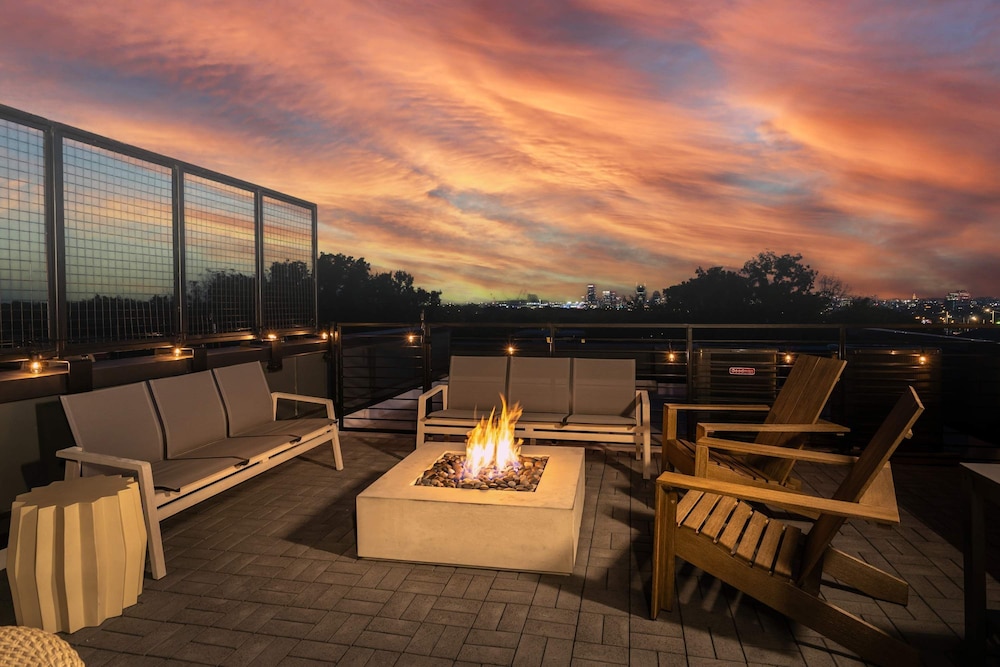 Luxe 4BR With Fire Pit Grill and City Views