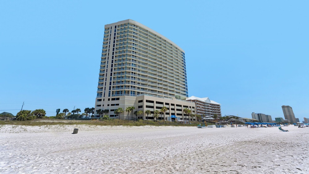 2BR Gulf Front Condo w/ Pool, Gym, Hot Tub + Free Attraction Tickets!