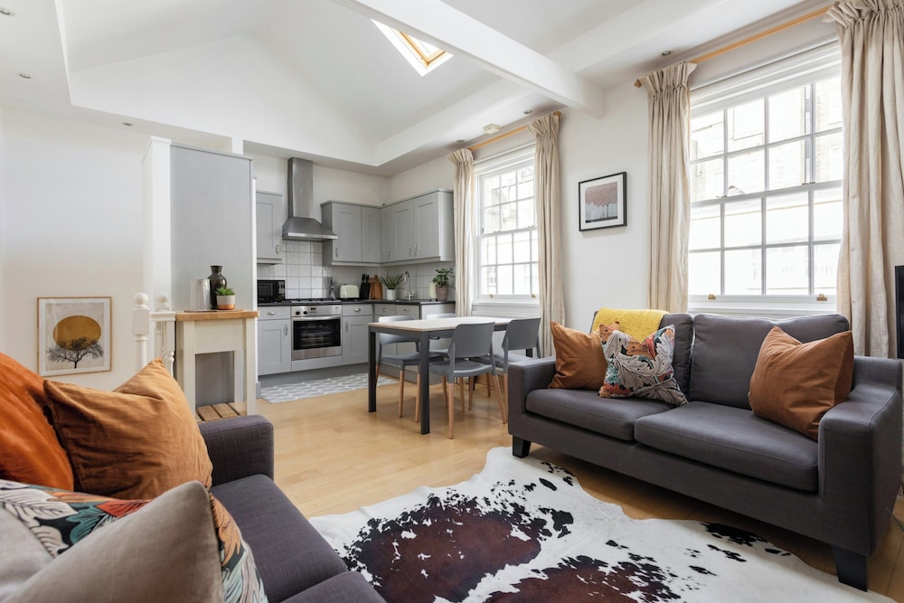 Bathurst Mews III by Onefinestay