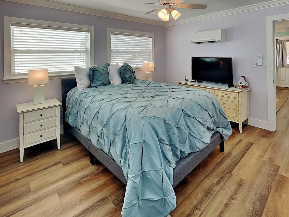The Tides Retreat by Distinctive Beach Rentals