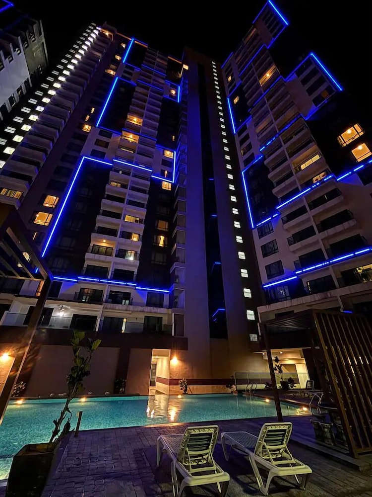 Rooftop Pool Jalan Landmark Apartments