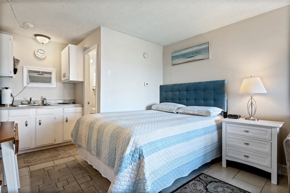Beachfront Bliss Cozy Studio!