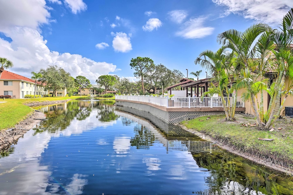 7 Mi to Beach: Condo w/ Pool Access in Bradenton!