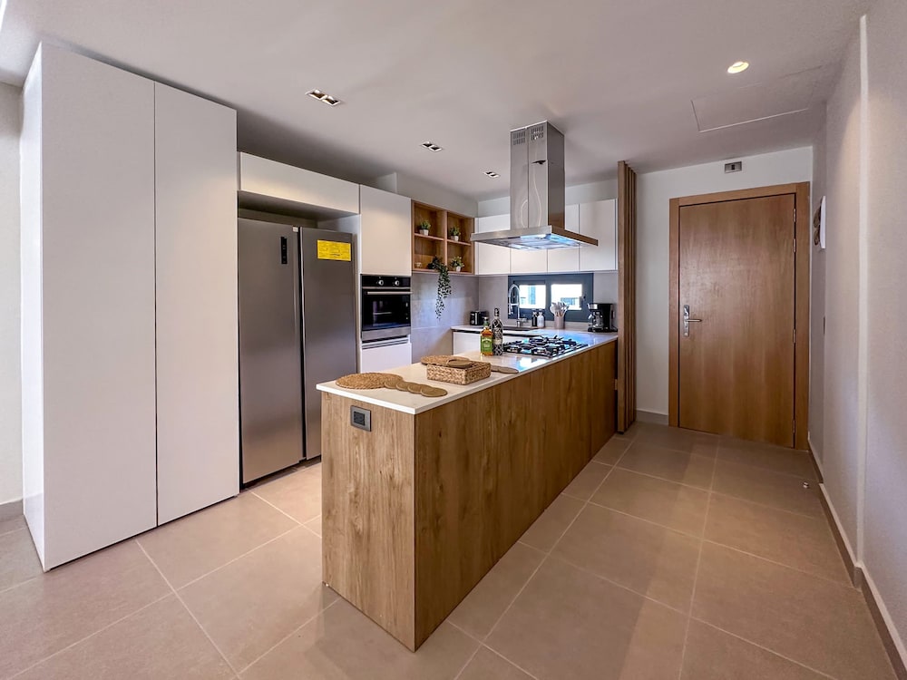 Beautiful Brand new Beach Condo w Picuzzi