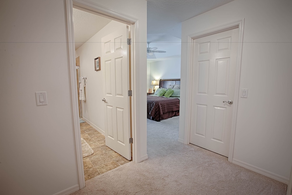 Waterbury Place Home 3 Bedroom by The VIR Group