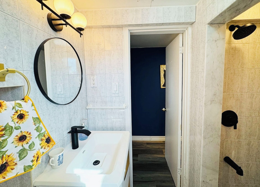 Sunrise BnB with Free Parking