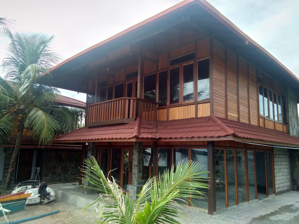 Tanta Moon Luxury Villas Siladen Island