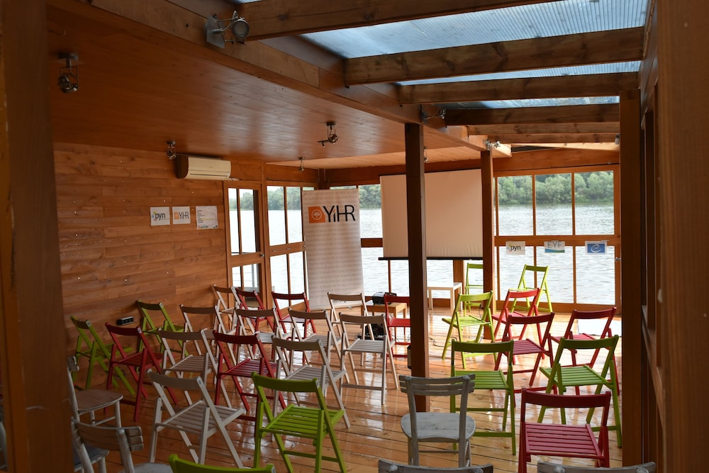 ArkaBarka Floating Hostel and Apartments